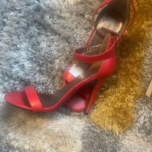 Size 7 - Picture 2 of 3